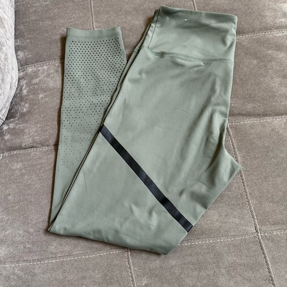 PINK Victoria's Secret Green Leggings with Black Accents - Picture 8 of 8